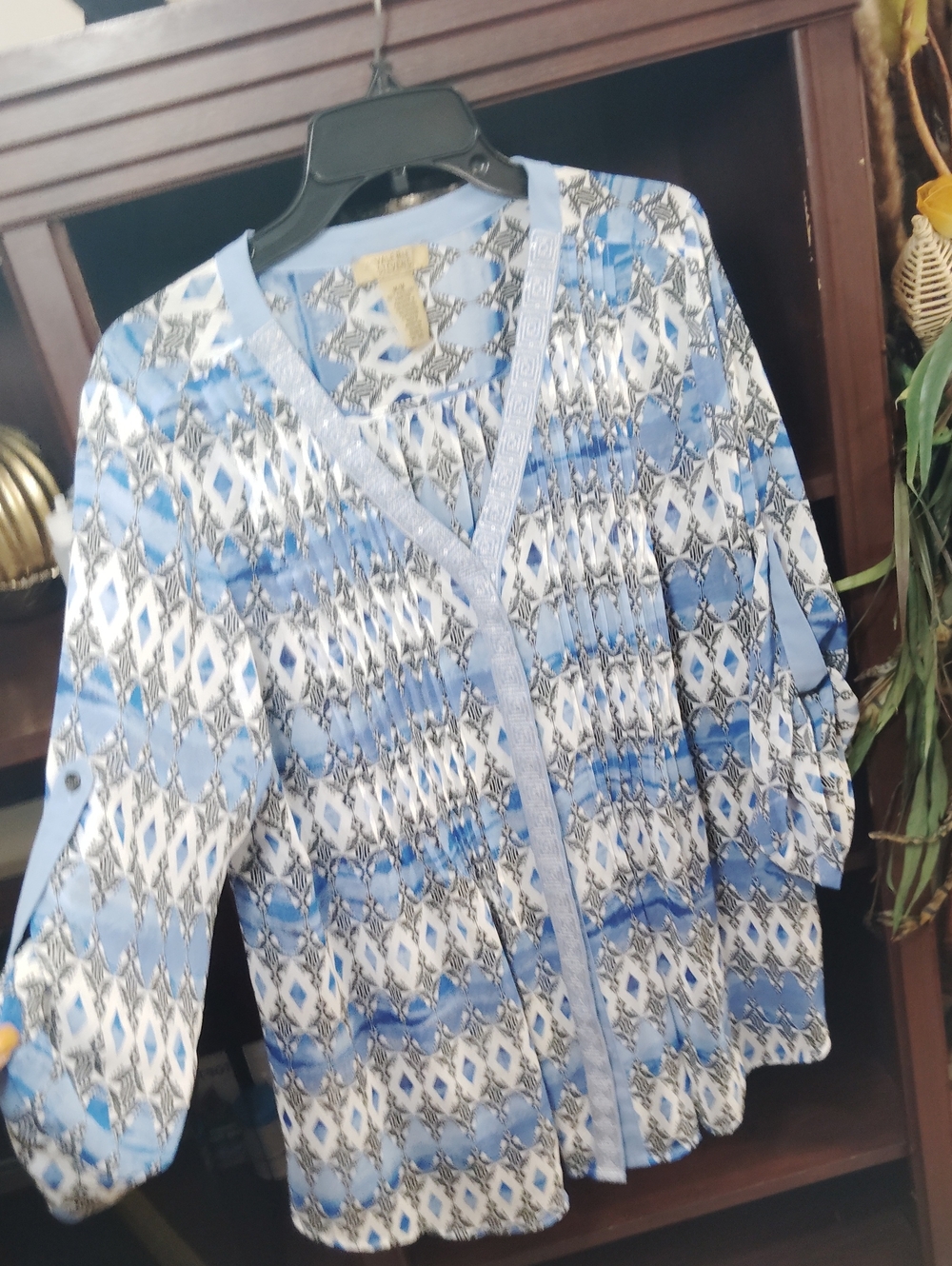 Valerie Stevens Blue and White Geometric V-Neck Tunic